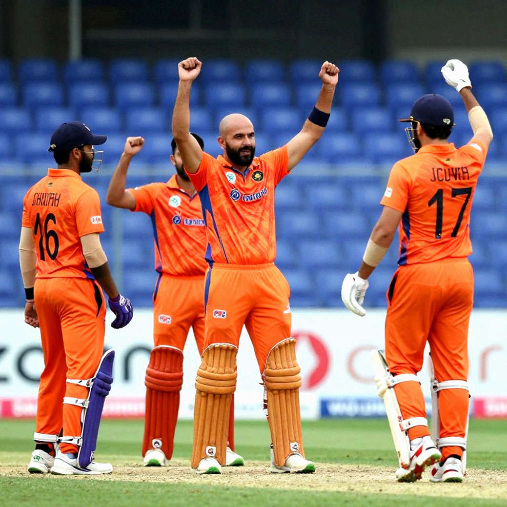 Aditya Sarwate's Return Sparks Kerala as Bengal Reach 172/6 on Rain-Hit Day 1 Aditya Sarwate's Return Sparks Kerala as Bengal Reach 172/6 on Rain-Hit Day 1