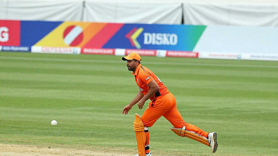 Hobart's 35-over arithmetic: Perry's new-ball spell, Short's slow 70, and the bonus point hidden behind DLS